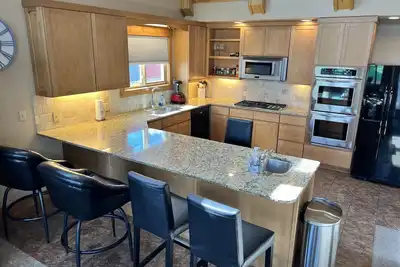 Image de Spacious Home 2 king beds bedrooms 2 bathrooms \nHome entertainment pool table.