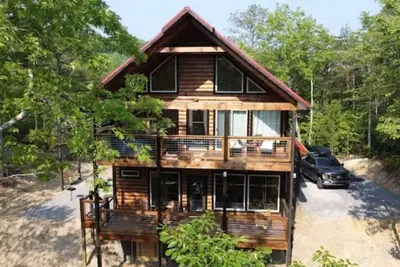 Image de Cozy mountain retreat on Wears Valley, Modern Rustic Cabin!