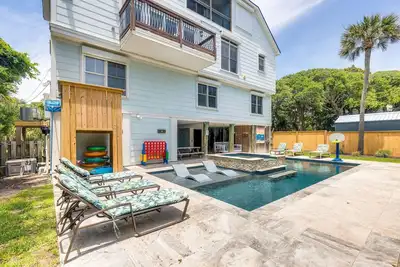 Image de High Tide on Folly Beach! Ocean View & Private Pool