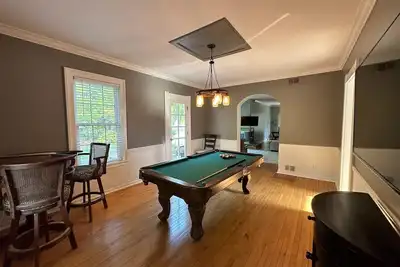 Image de Monthly Stay~Pool Table~Backyard & Firepit~King Bd~WiFi~Spacious