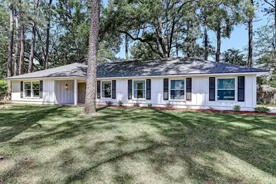 Image de Savannah Place: Mid-century modern 3 Bedroom Home