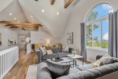 Image de The Penthouse | Wineries | Michigan Beaches