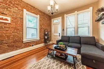 Image de Cozy, Historic Home in A++ Location! !