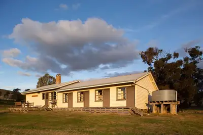 Image de Large Bonnie Doon Accommodation farm retreat on Lake Eildon near Mansfield. \n