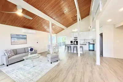 Image de Makaha 4 Br/2ba Ocean & Mountain Views home - 0. 4 miles from Makaha Beach Park.