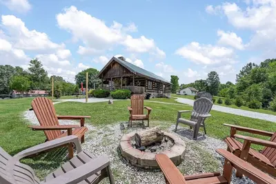 Image de Rustic Cabin, Dock, Hot Tub, Firepit, Kayaks
