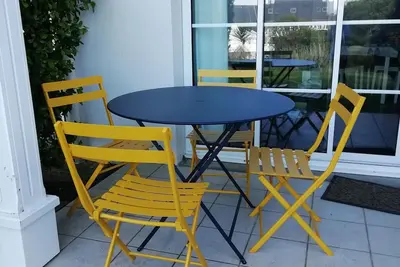 Image de appartement en Rez de jardin dans résidence avec piscine