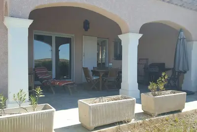 Image de Villa dans domaine privé piscine