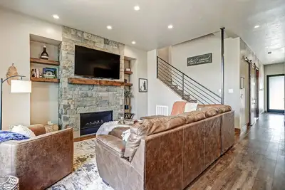 Image de Close to Slopes | WiFi | Hot Tub | Valley View Villa 8