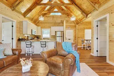 Image de Waterfront Lake Keowee Chalet