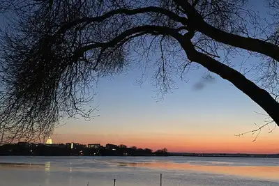 Image de Recently Renovated Cozy House on Monona Bay with Lake Access