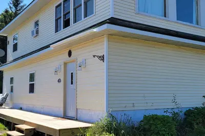 Image de Cozy home centrally located with view of lake Superior and comfy beds!