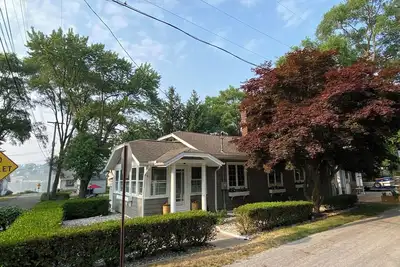 Image de Large Modern 3 Bedroom Home w/Lake Views, Decks Galore and Firepit