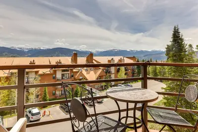 Cozy Condo w/ Balcony & Mtn View in Silverthorne!