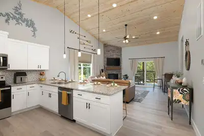 3b/2b Indoor Pool! *Branson*Indian Point* mins from Silver Dollar City