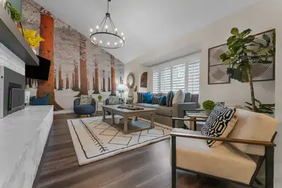 Image de New! Amazing Boho Luxury 5 Bedroom 3 Bath Hot-Tub, Ac & Arcade