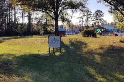 Image de Family-friendly animal farm and homesteading haven. Close to the Gulf Beaches.