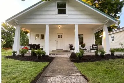 Image de Fully remodeled 1920’s Family size Whole house, 4 bedroom 2. 5 bath, 2000 sq ft