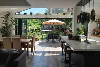 Image de Beautiful Airy house by river Thames