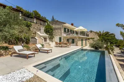 Image de Villa Pisces - Trois Chambres Villa, Couchages 8