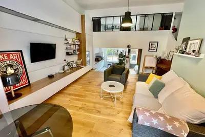 Image de Loft avec jardin, parking, clim et wifi, proche centre ville, idéal pour famille