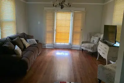 Image de Cozy 2 bedroom house 10 minutes from downtown