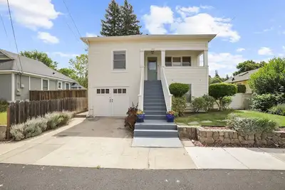 Image de Oxbow Historical house with large enclosed yard