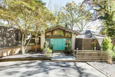 Image de Spacious King of Prussia Home w\/ 2 Game Rooms