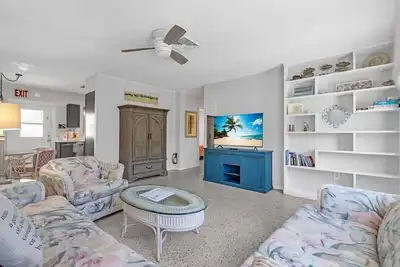 Image de Steps to beach, 2bd Nice Location, Great Location