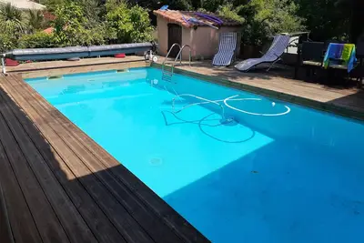 Image de Maison moderne avec piscine à 20 minutes des plages océanes au coeur du village