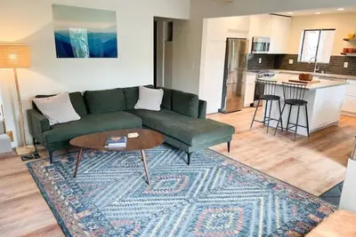 Image de Peaceful Getaway + Pets + Remote Work, 4br