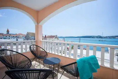 Sea you soon by the beach 2-bedroom suite with a terrace