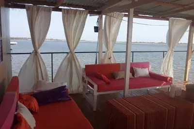 Image de Unique maison flottante eco lodge dans un décor de reve