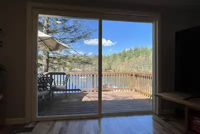 Image de Peaceful \"Country Lake Oasis\" with private beach directly on site! \n