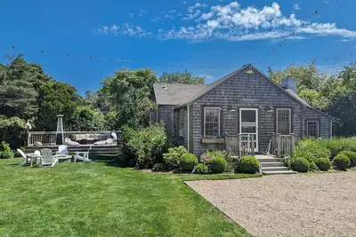 Image de Large yard, deck & hot tub 4 bedroom, sleeps 9