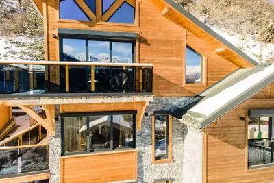 Chalet Lumière : magnifique chalet mitoyen prestige, 12 personnes, lits faits à l'arrivée, sauna, à Pra Loup