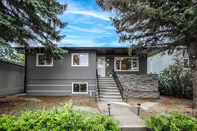 Image de New renovated raised bungalow, 3 mins to downtown, 5brs, 3bas, A/C\nFree parking