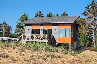 Image de Luxurious beachfront retreat on Lake Superior!