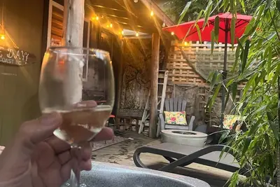 Image de Artistic Seas The Day suite. . . Hot Tub. . Pets. . Location 5* beach\n