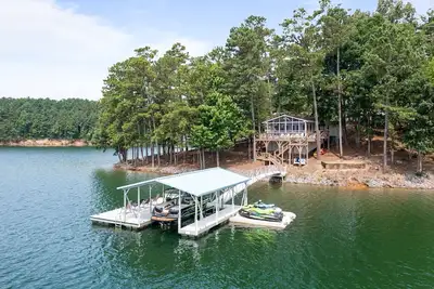 Image de Miss Lazy Blue, a true relaxing cottage located right on Smith Lake.
