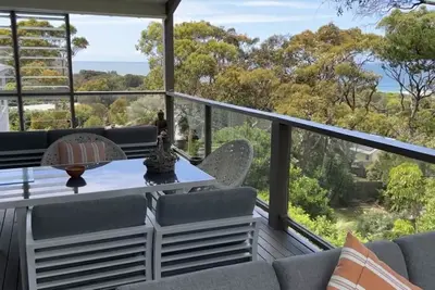 Image de Avalon Beach Vibrant Treehouse mins to village+beach. Pet friendly with yard.