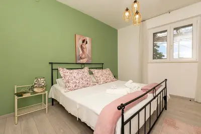 Appartement d'une chambre avec la terrasse et la vue sur le mer Omis (A-20787-a)