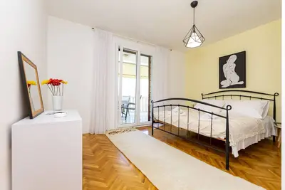 Appartement de deux chambres avec la terrasse et la vue sur le mer Omis (A-20787-b)
