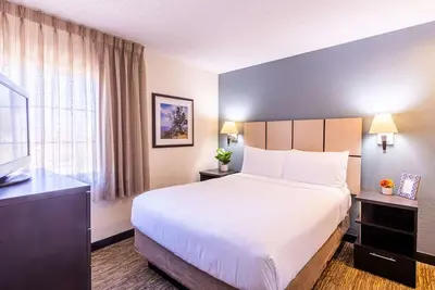 Image de Coastal Getaway in Santa Ana! 2 Relaxing Units, Full Kitchen, Pets Allowed!