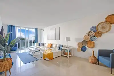 Image de Spacious Beach Front 2/2 Apartment