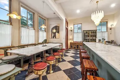 Stunning Storybook Villa w Pool & HotTub 6bd|6. 5ba