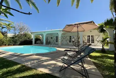 Image de Villa Avec Piscine au Cœur de L'hermitage