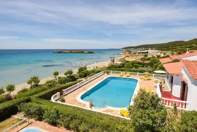 Image de Beachfront Bliss: Captivating Views & Sleeps 9 - Your Perfect Villa Getaway