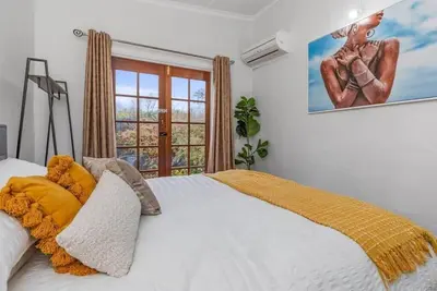 Image de Stylish Lake Albert Cottage. Wagga Wagga