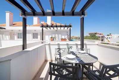 Image de Appartement de vacances \"Formosa Bay 144\" avec vue sur mer, terrasse privée et climatisation